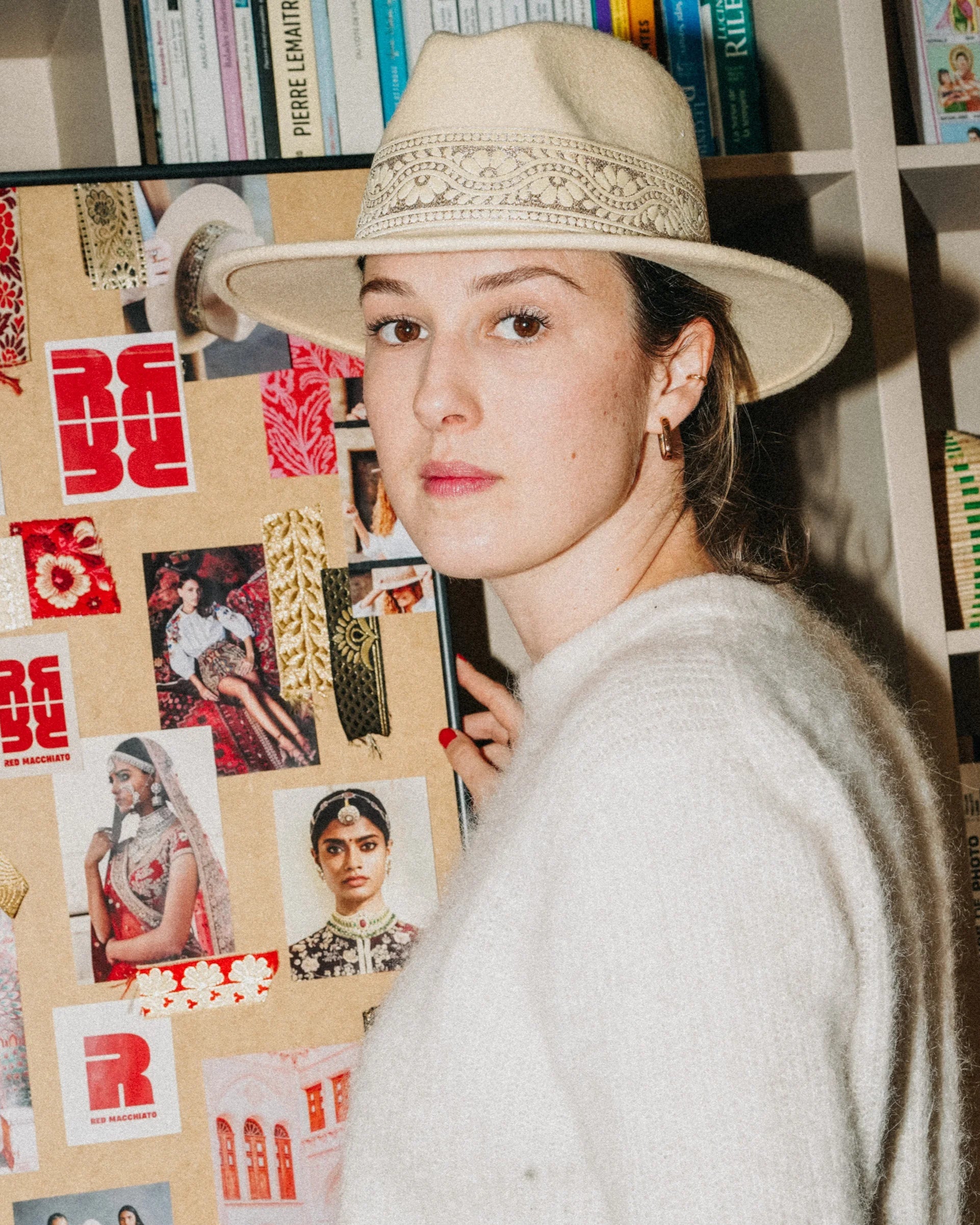 Chapeau en laine PIO, galon crème. Taille réglable